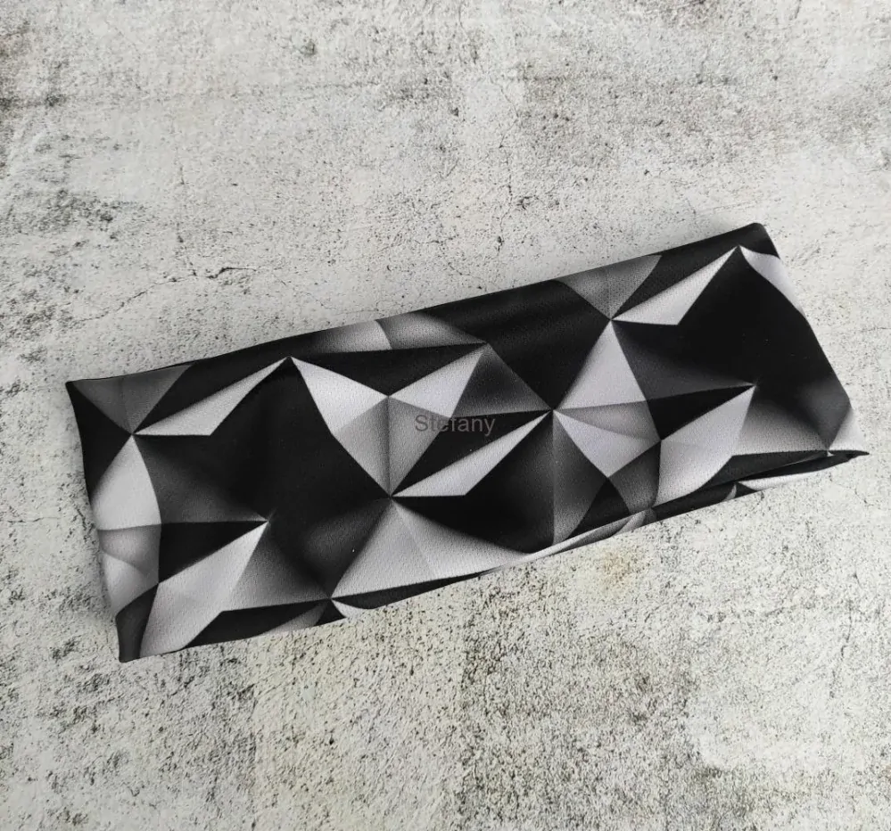 Čelenka černé hroty