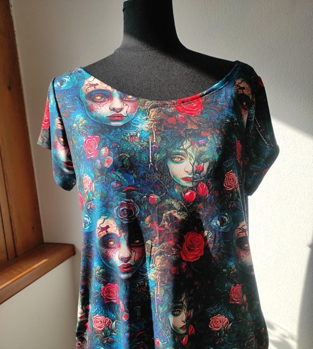 Šaty porcelánová panenka s růžemi