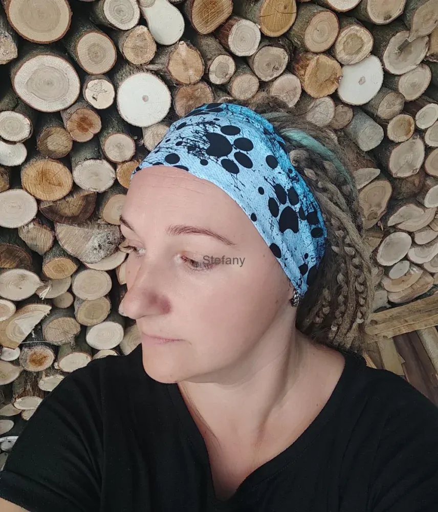 Čelenka tlapky na denimu zimní